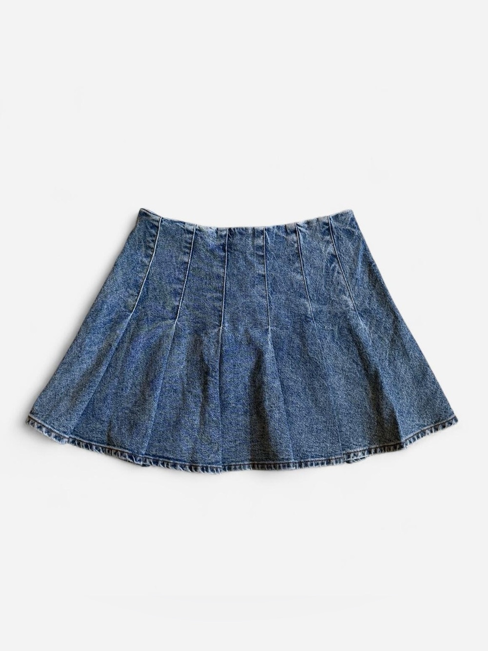 Avec Les Filles Pleated Blue Denim Mini Skirt with Button Detail - Picture 2 of 5